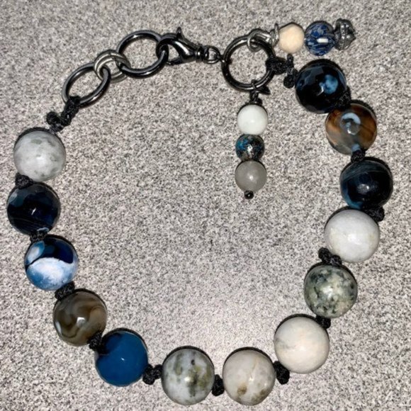Deep Blue Something hand knotted bracelet - Picture 1 of 4